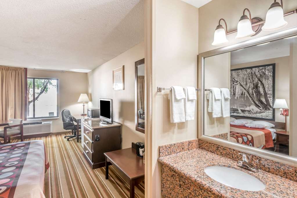 Super 8 by Wyndham Salina I 70 - photo 19