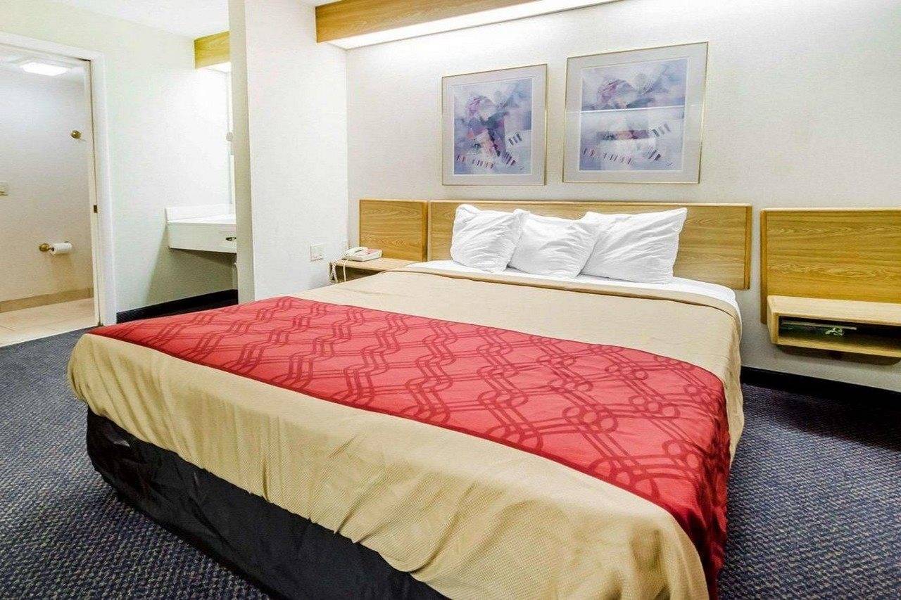 Econo Lodge London North - photo 5