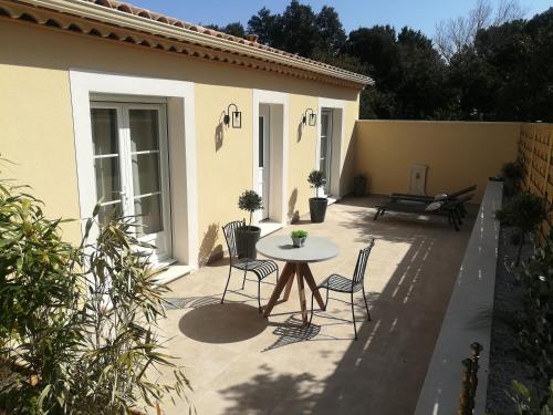 Le Mazet d'Olivia escapade romantique en Provence — hotel in Chateauneuf-De-Gadagne