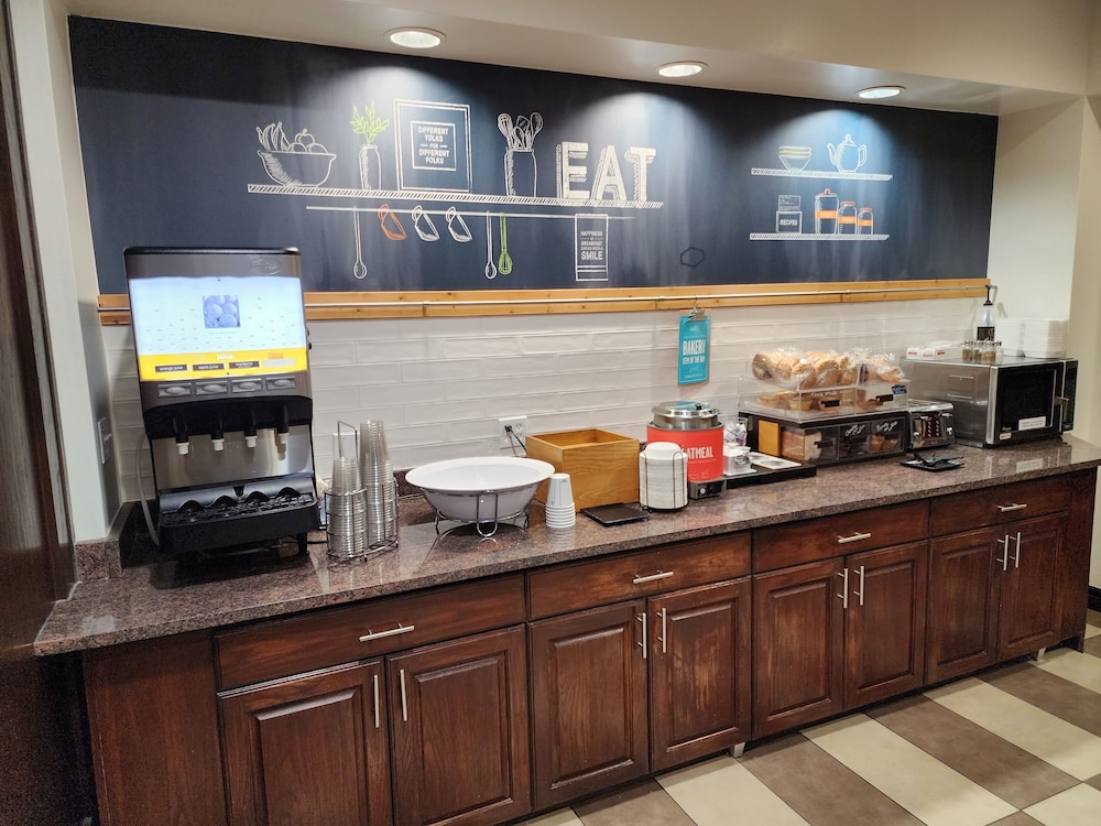 Hampton Inn & Suites Stephenville - photo 22