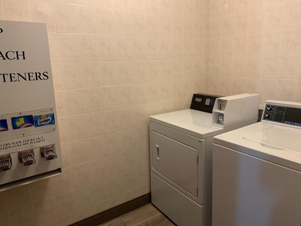 La Quinta Inn & Suites by Wyndham OKC North Quail Springs - photo 38