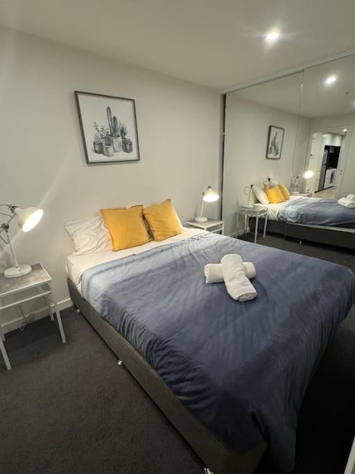 IN2103 Exquisite View with Balcony 2BR Apt Next to Crown DFO South Melbourne Market — 4-Star Luxury Hotel in Melbourne, Australia
