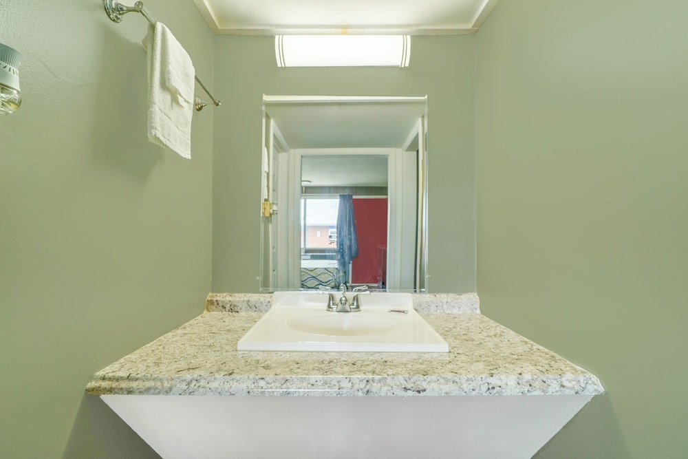 Lamplighter Inn By OYO Independence - photo 55