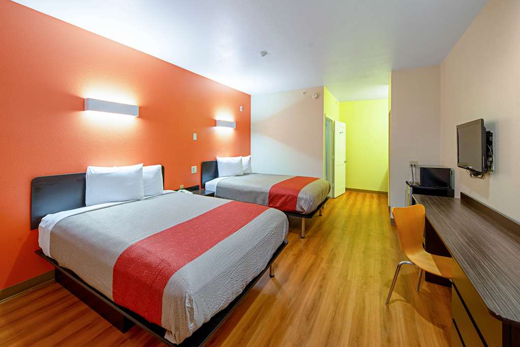 Motel 6 Rhome TX - photo 13