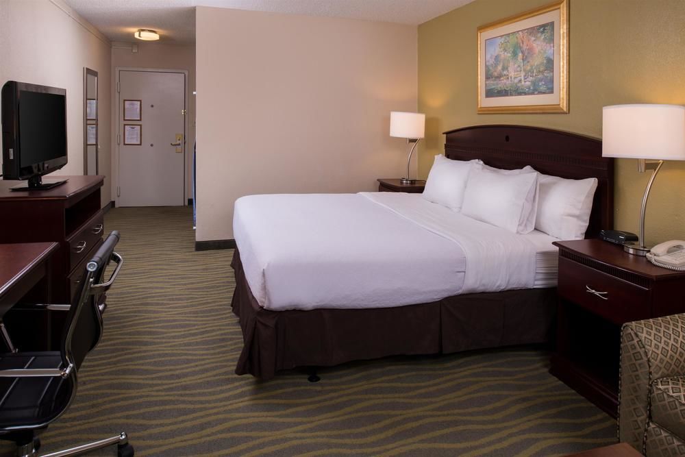 Ramada Plaza Rochester Airport - photo 83