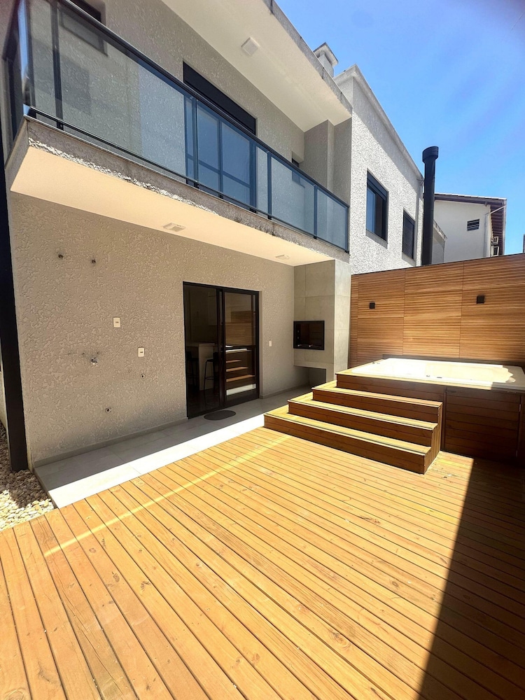 Sobrado 00 - carbon neutral hotel in Florianopolis