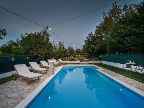 Villa Paradise — 4-Star Luxury Hotel in Prgomet, Croatia