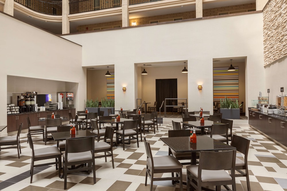 Embassy Suites Hotel Baton Rouge - photo 20
