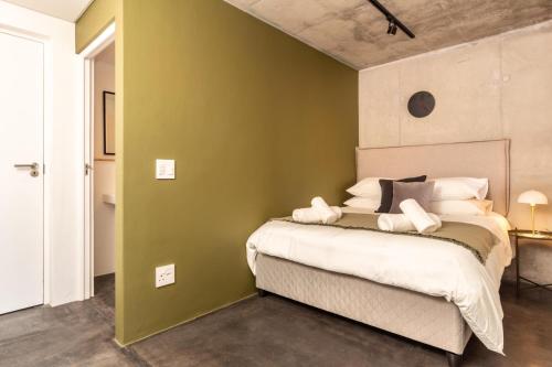 Rooftop Pool Mountain Views Wi Fi Parking — 4-Star Luxury Hotel in Cape Town, South Africa
