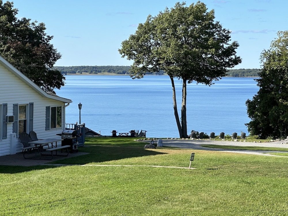 West Winds Motel & Cottages - photo 118