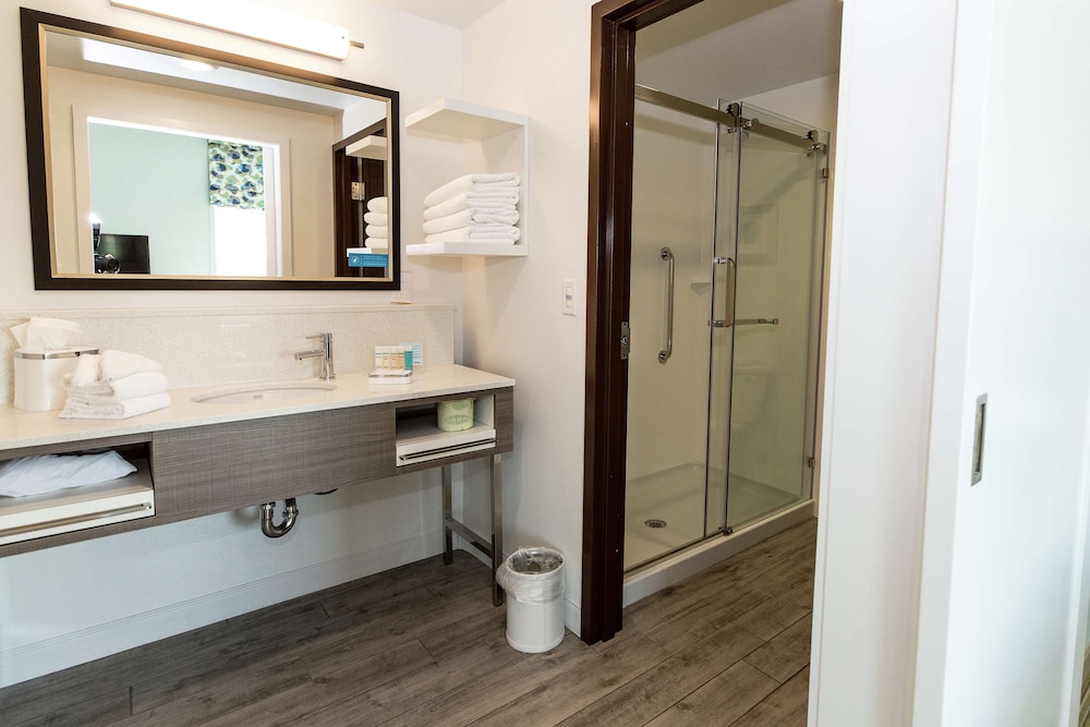 Hampton Inn & Suites Syracuse North Airport Area - photo 47