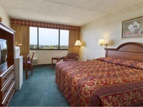 Stratford Hotel & Conference Center - photo 15