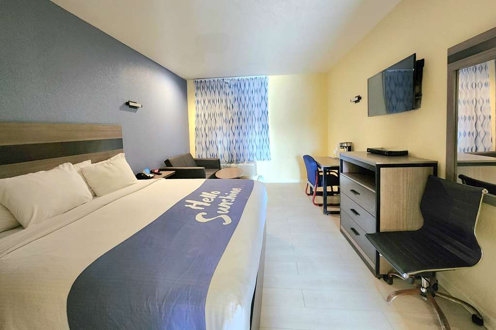 Days Inn by Wyndham Freeport - photo 12