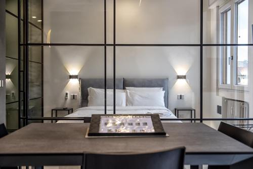 New & Bright Balcony Flat by Central Station — 4-Star Luxury Hotel in Milan, Italy