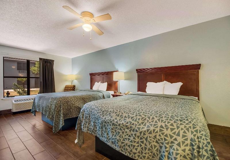 Econo Lodge Inn & Suites Fulton Rockport - photo 19