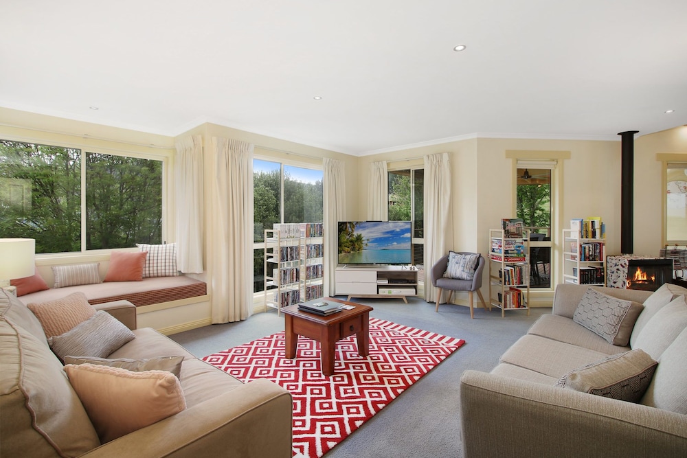 Alpine Vista Short Walk To Town Centre in Bright, Australia