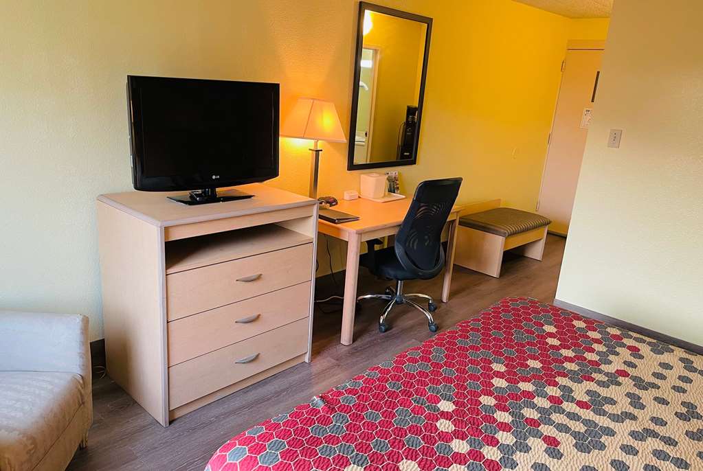 Super 8 by Wyndham Gloucester - photo 10