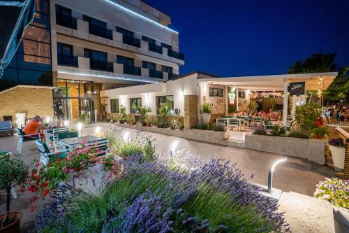 Hotel Prestige — Palazu Mare — photo 5