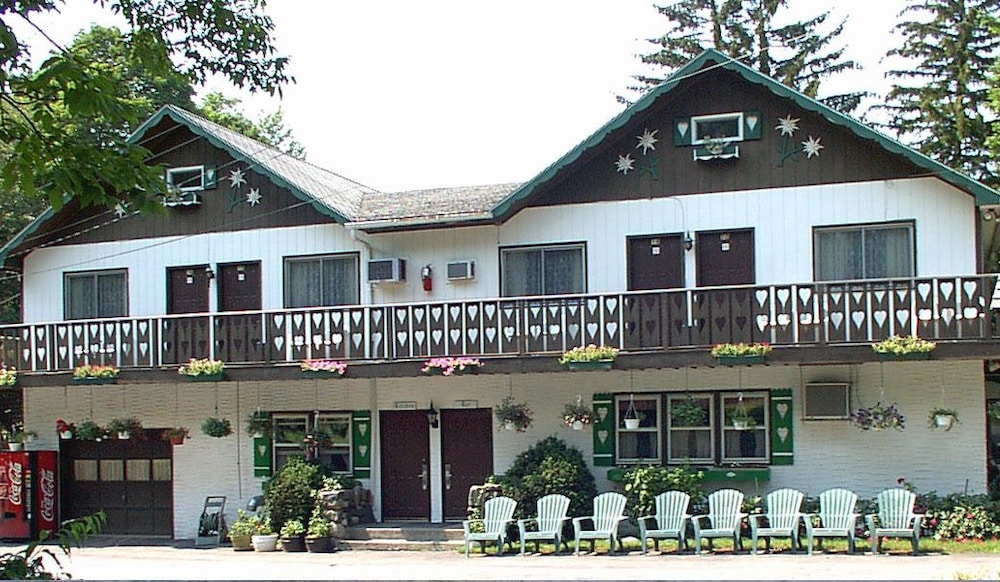 Crystal Brook Resort & Mountain Brauhaus — hotel in Rhinebeck