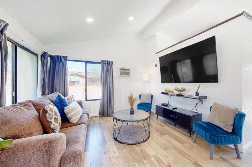 Adobe Sunburst 3960 - last minute hotel in Palm Springs
