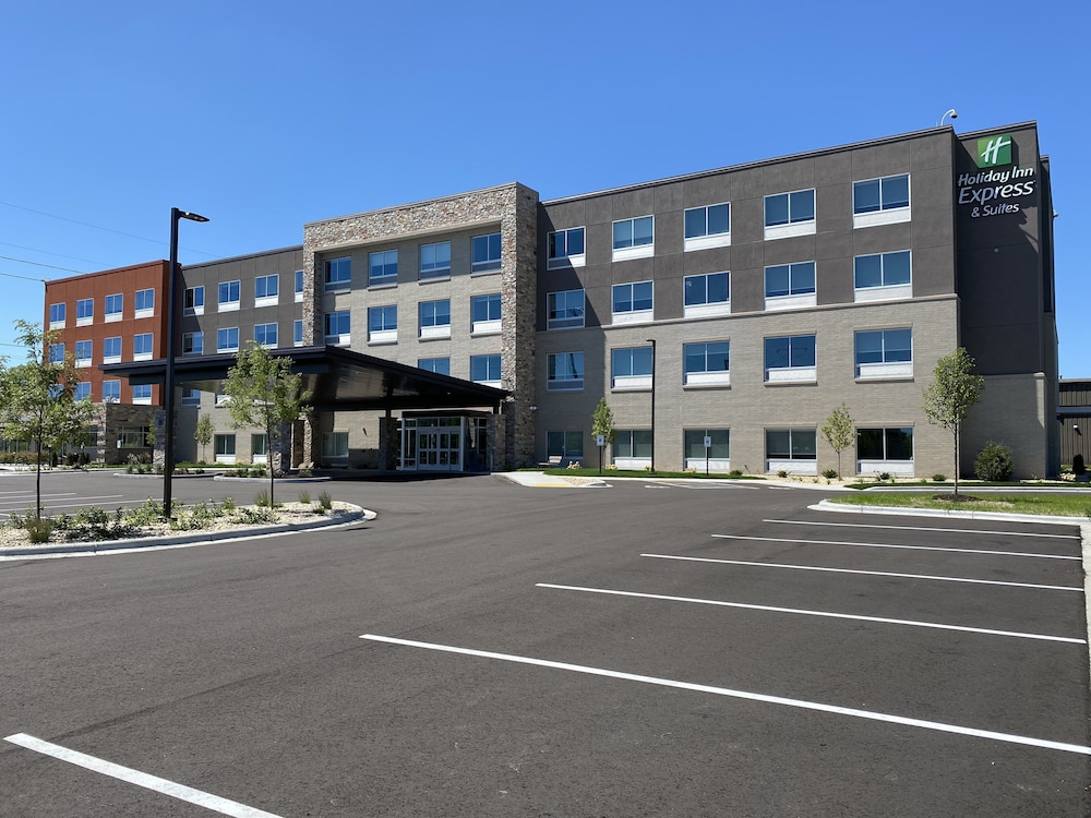 Holiday Inn Express & Suites Madison West Middleton - photo 60
