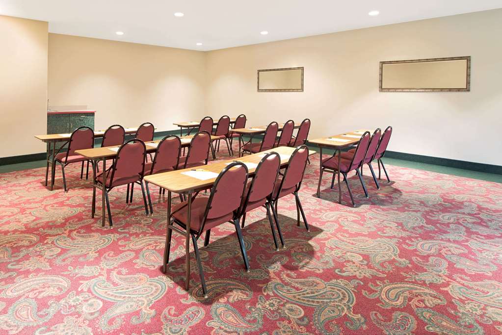 Super 8 by Wyndham Bonne Terre - photo 13