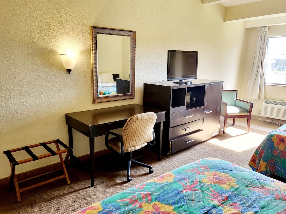 Metro Inn & Suites - photo 8