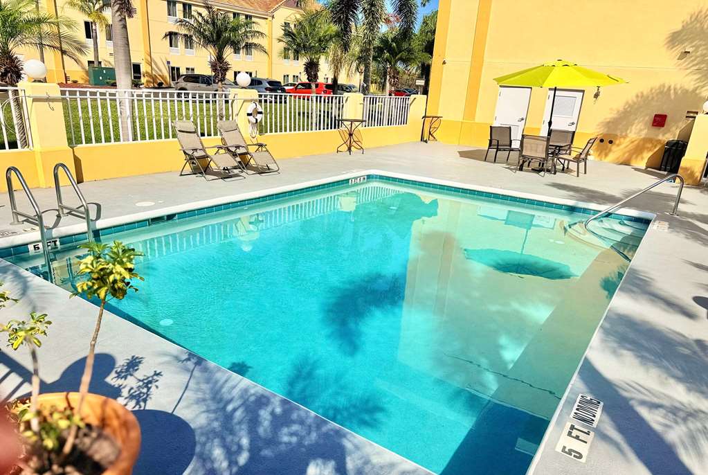 La Quinta Inn & Suites by Wyndham Orlando Universal area - photo 5