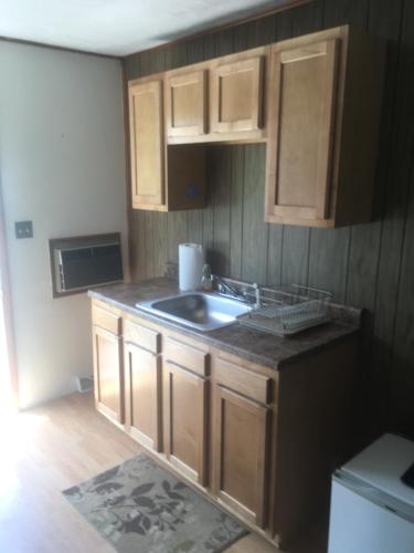 Michael Dee's Motel - photo 12