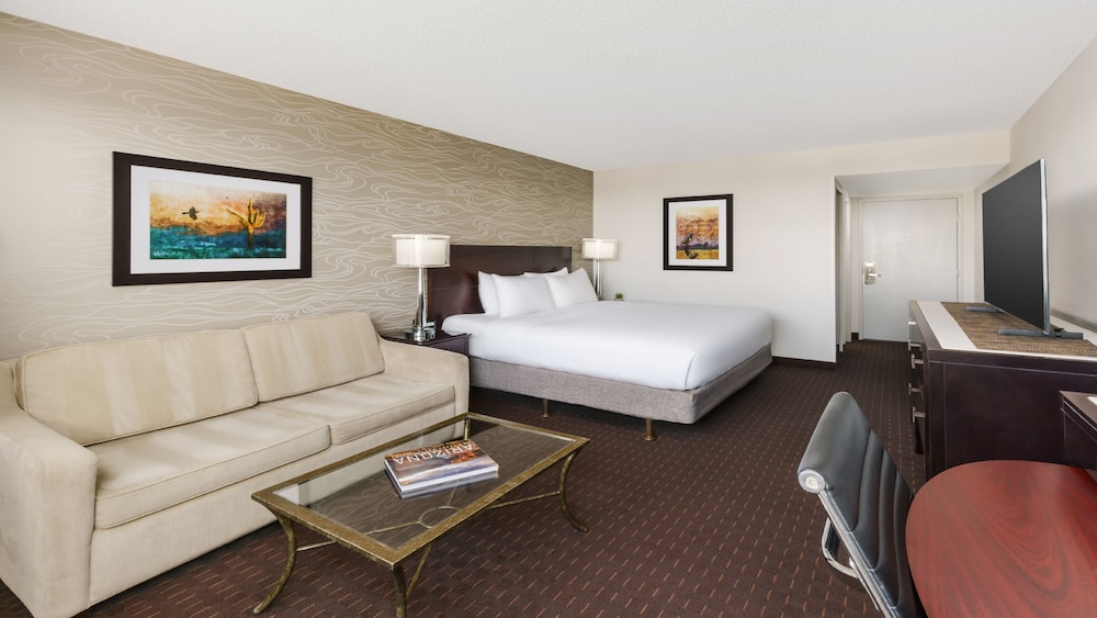 Crowne Plaza Phoenix Airport PHX by IHG - photo 22