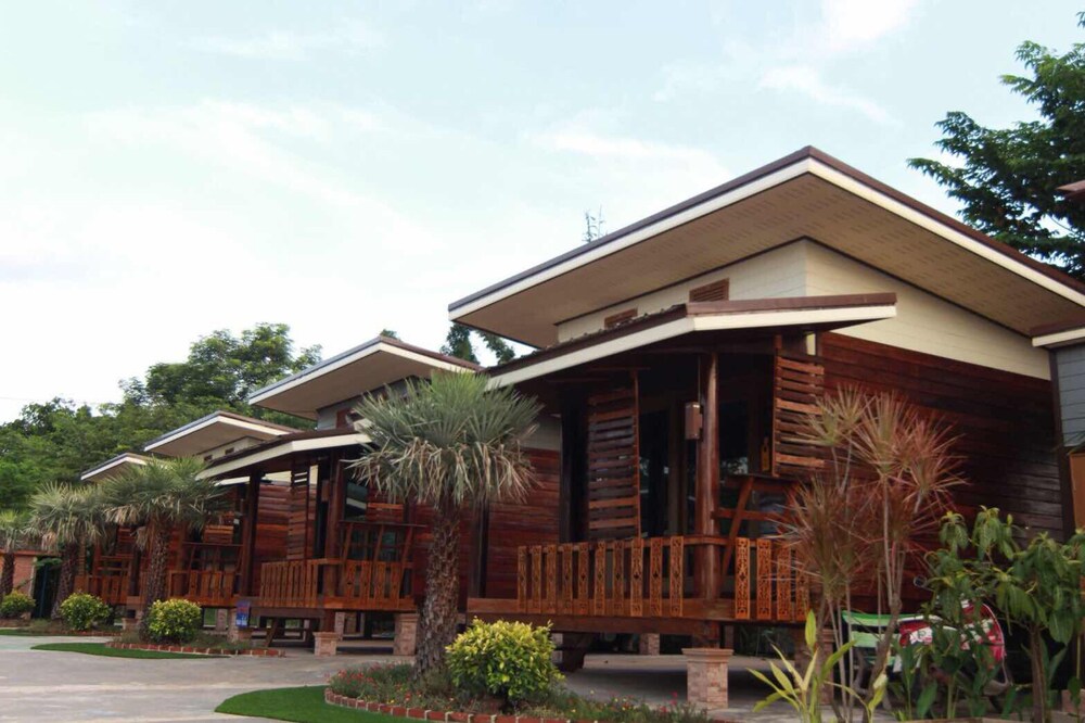 พบรักรีสอร์ท Pobruk Resort - last minute hotel in Tha Bo