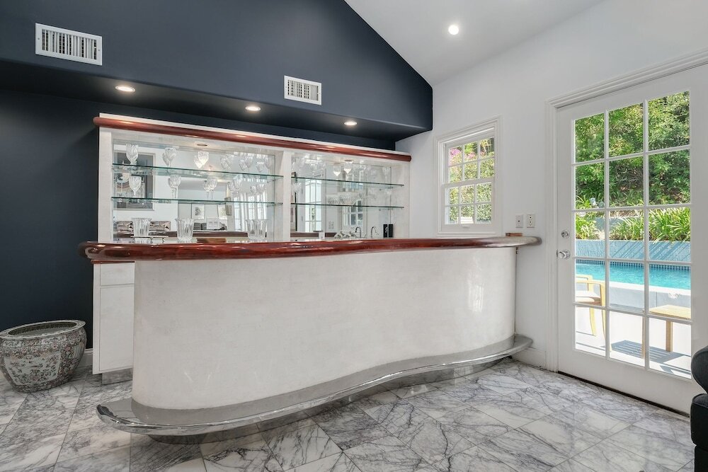 Hollywood Hills Upscale - featured photo