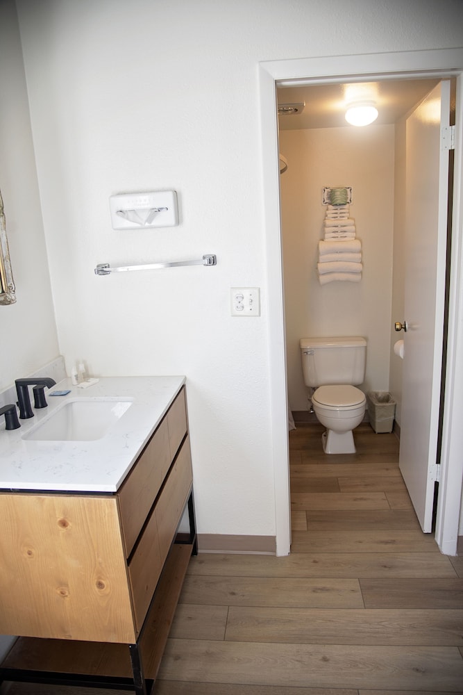 The Virginian Motel - photo 16