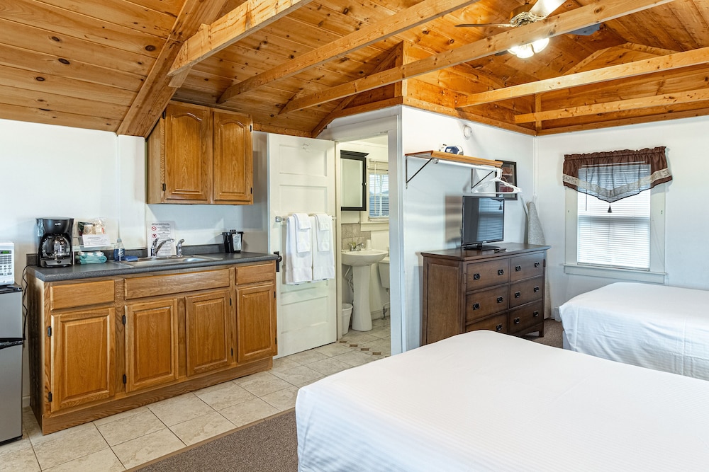 Half Moon Motel & Cottages - photo 35
