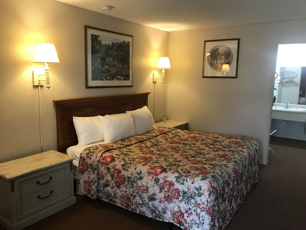 Holiday Motel Berea - photo 10