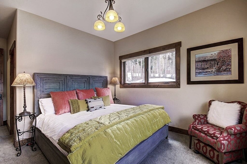 Mountain Majesty Manor Main Street by Pinnacle Lodging - photo 6