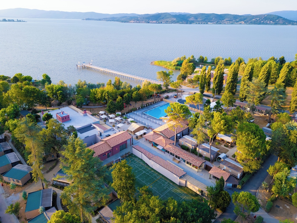 Camping Villaggio Italgest — 4-Star Luxury Hotel in Magione, Italy