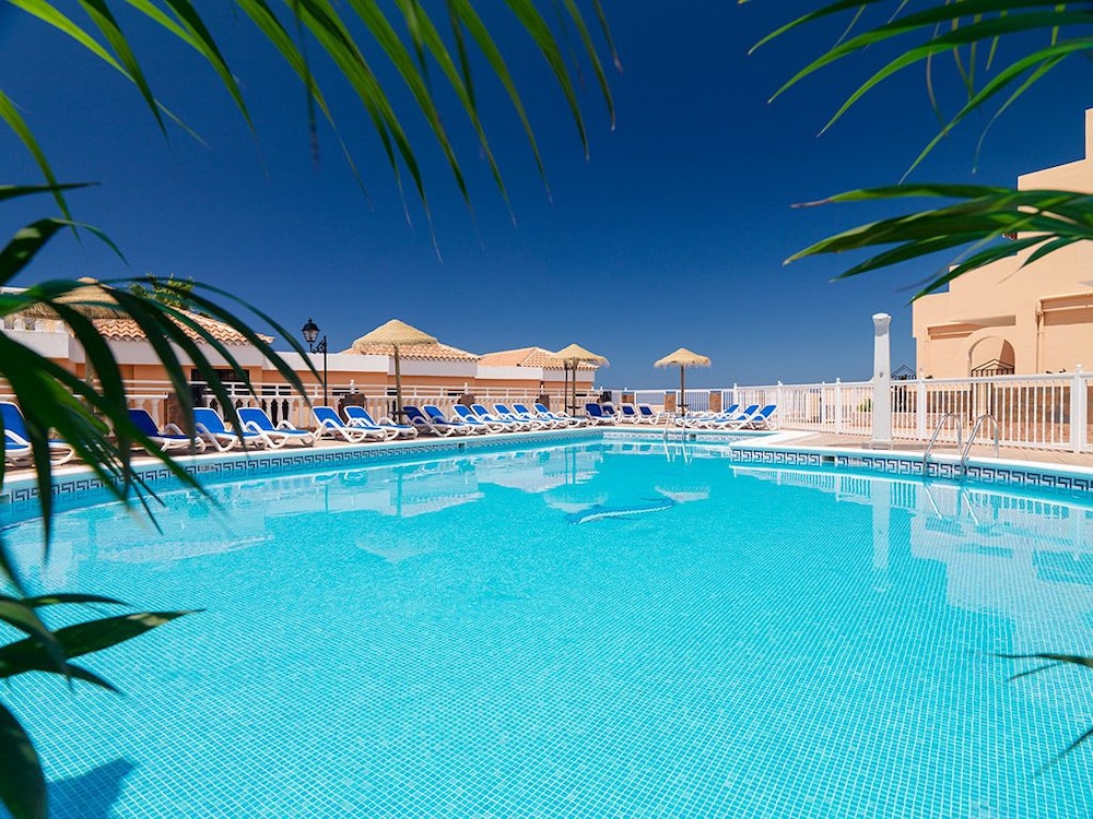 Paradise Court Aparthotel