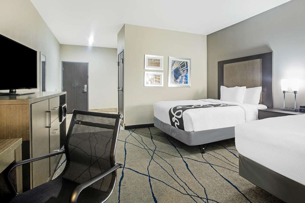 La Quinta Inn & Suites by Wyndham Ponca City - photo 22