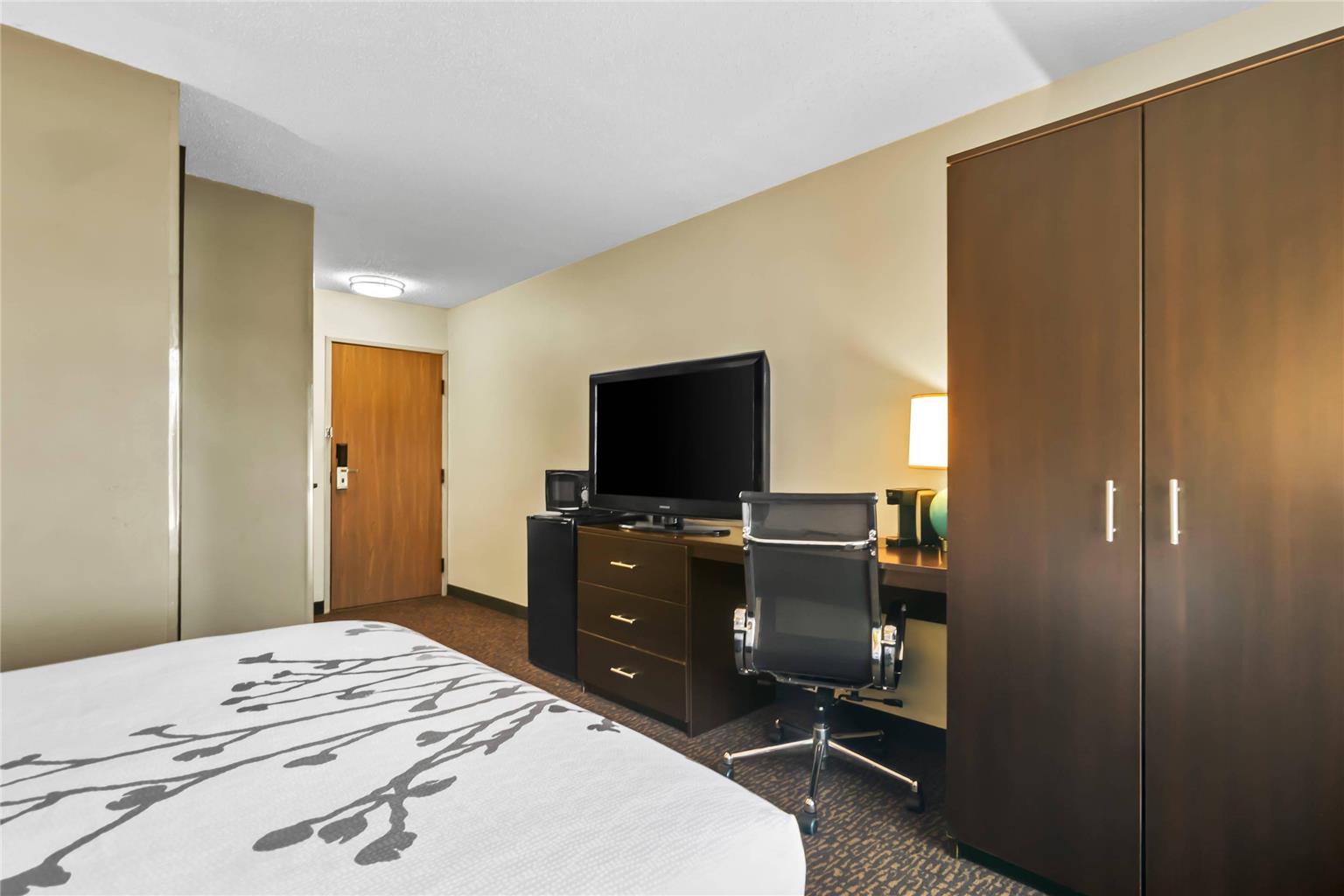 Sleep Inn Fayetteville North - photo 35