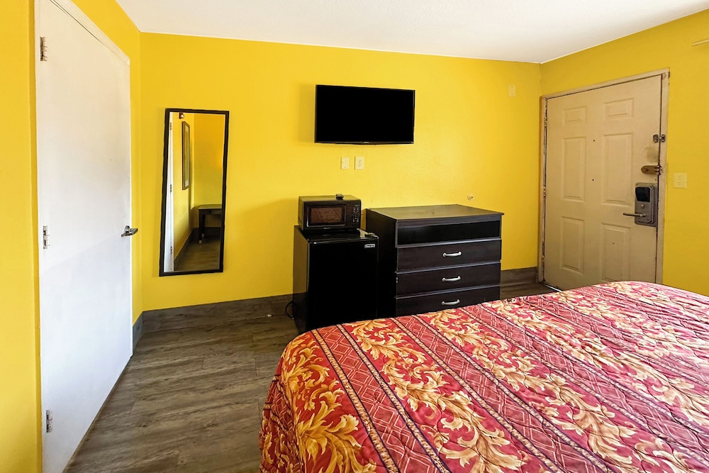 Luxury Inn by OYO Albany - photo 19