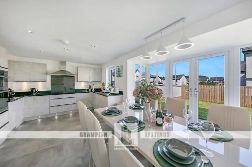 Fern Place Villa Grampian Lettings Ltd — 4-Star Luxury Hotel in Aberdeen, United Kingdom