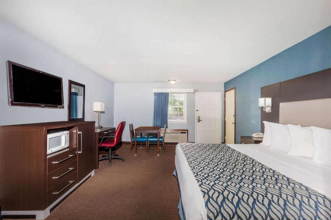 Days Inn By Wyndham Austin University Downtown
