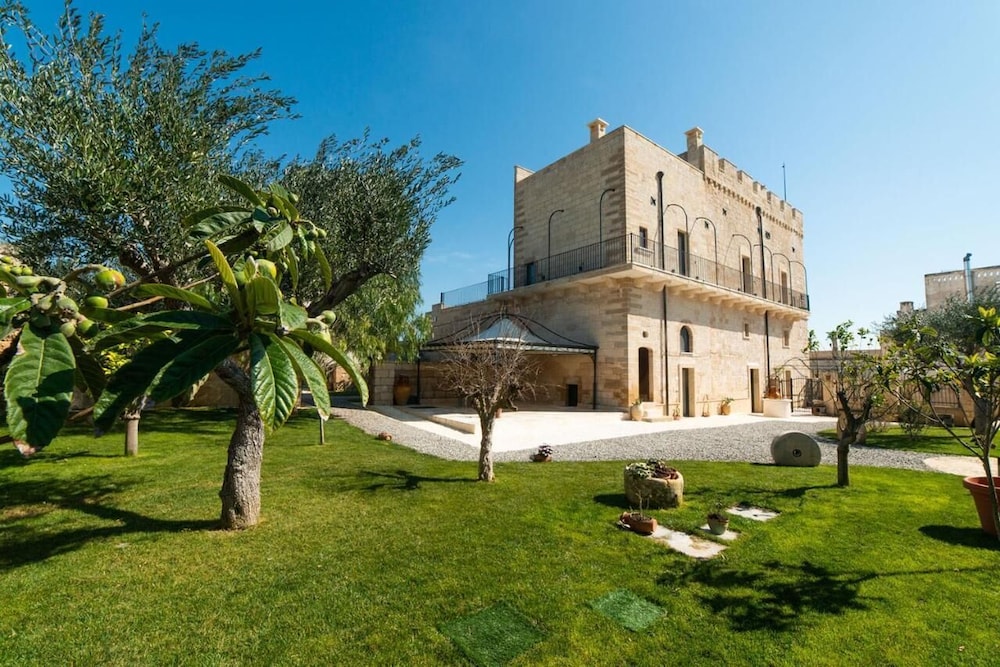 Masseria Antoglia — Villa Castelli