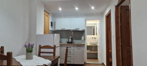 Apart Hotel Llazari - last minute hotel in Himare