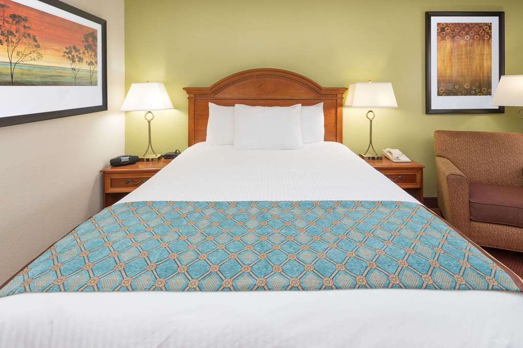 Baymont by Wyndham Orangeburg North - photo 12