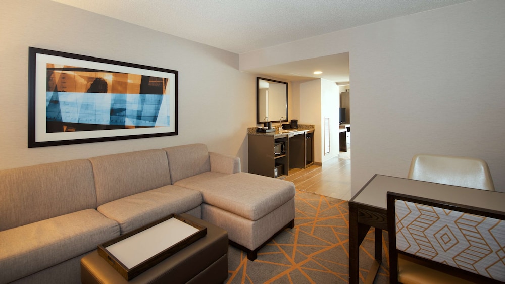 Embassy Suites by Hilton Cincinnati Northeast Blue Ash - photo 8
