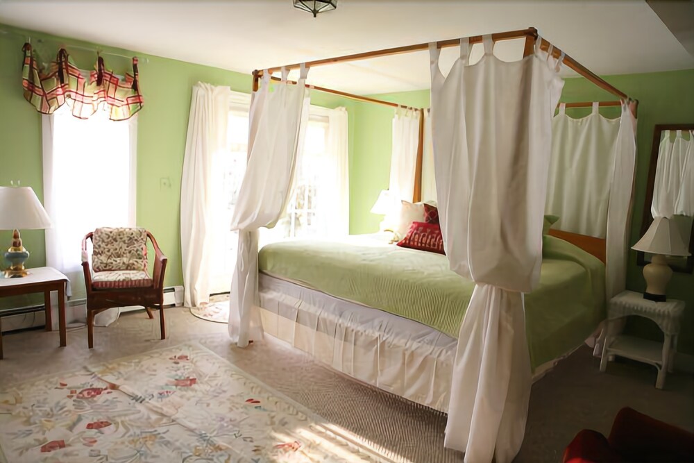 Thornewood Inn & Restaurant - photo 3