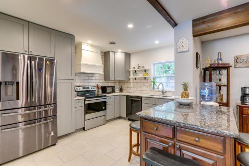 Charming Home with Yard about 5 Mi to Clearwater Beach — 4-Star Luxury Hotel in Clearwater, United States