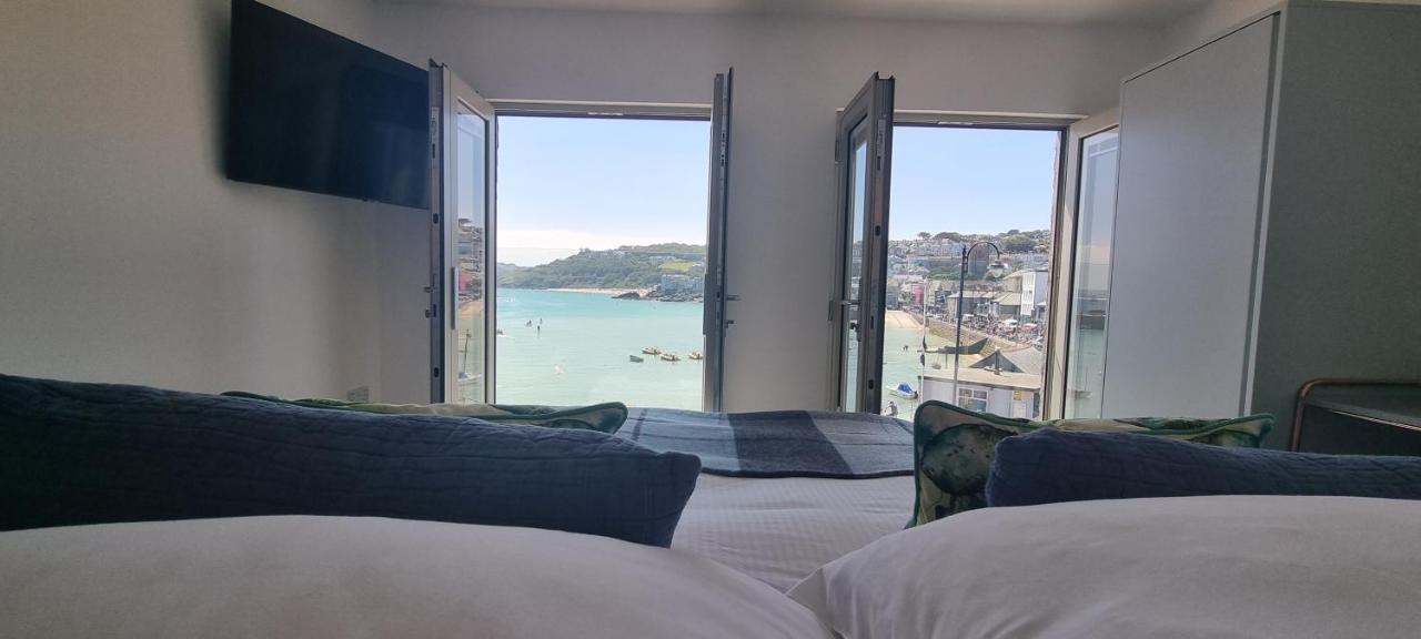 Chy Mor Apartment 2 Stunning sea views on the harbour — 4-Star Luxury Hotel in St Ives, United Kingdom